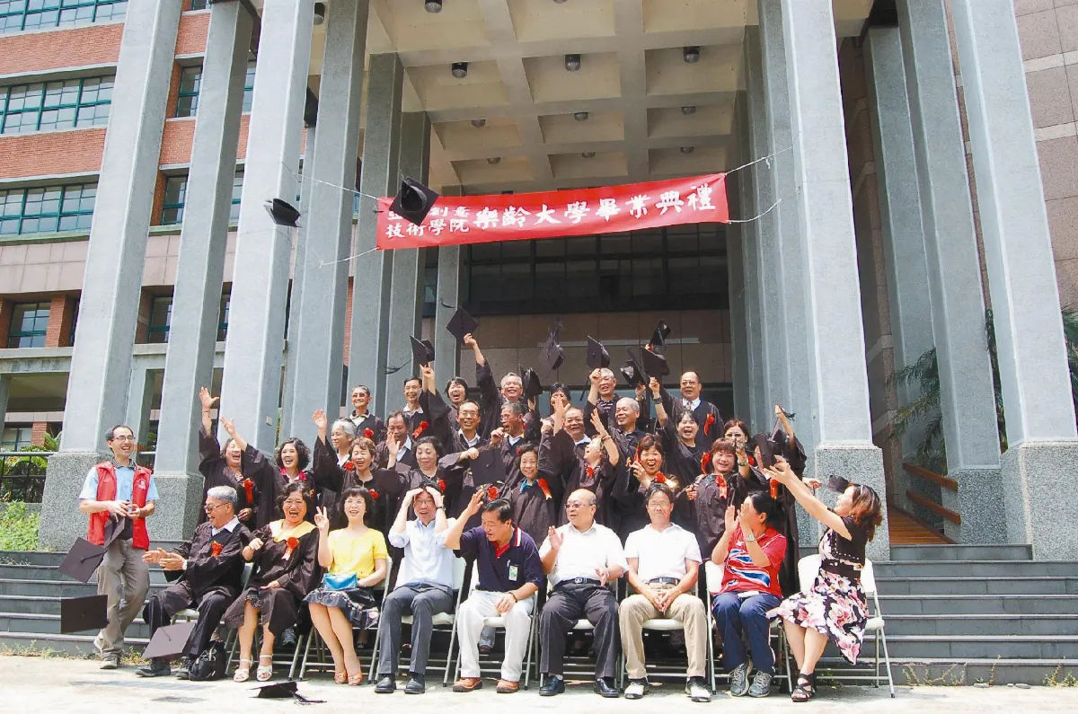 樂齡大學結業  72歲老學生：學習真好玩