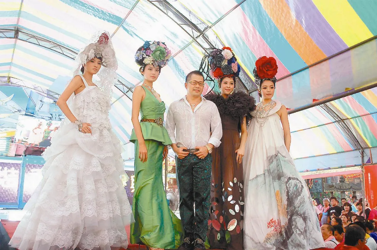 模特兒走秀 廟會變時尚