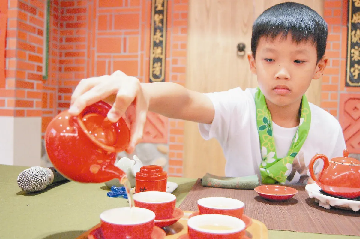 10歲茶師架式足 代言全國泡茶賽