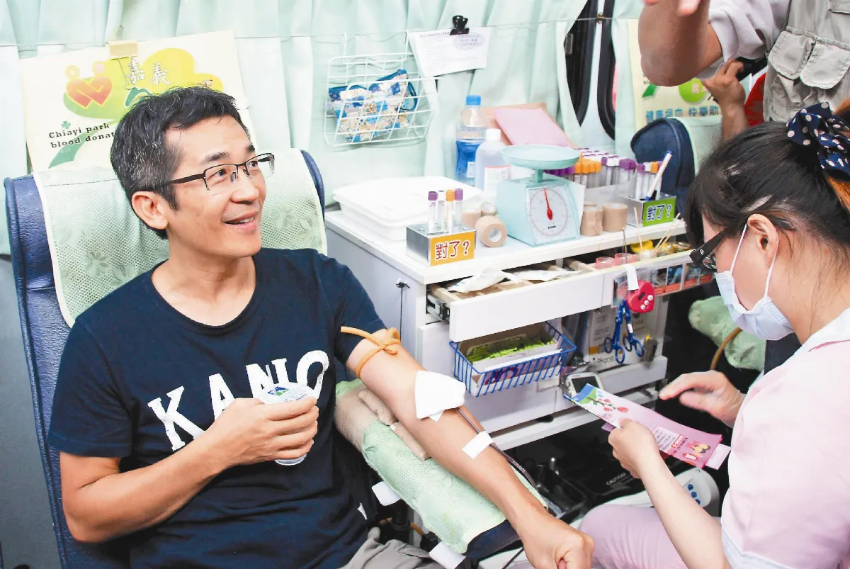 魏德聖捐血 悲喜兩樣情