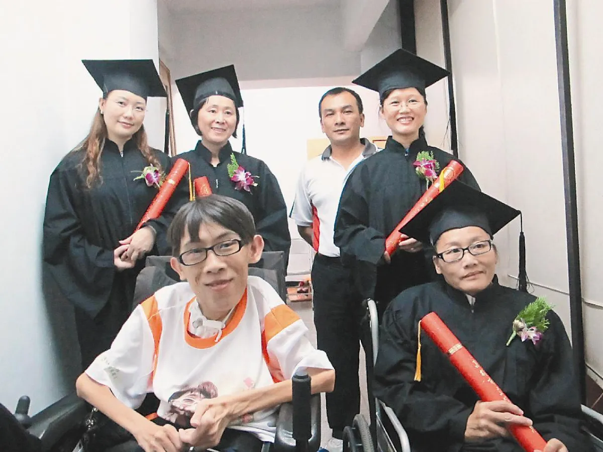 學習不受限 空大畢典人生圓夢