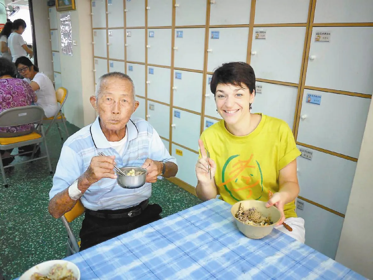 國際工作營 呷飯、開講微孝營 阿公阿嬤足甘心