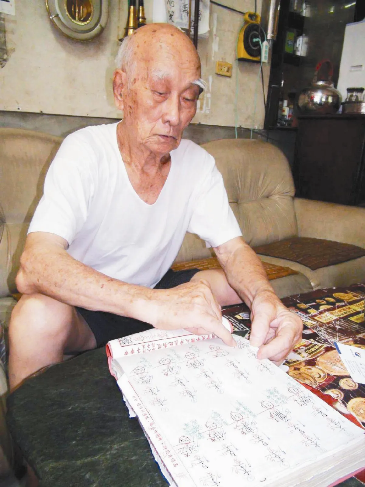 84歲阿公 自學成文字達人