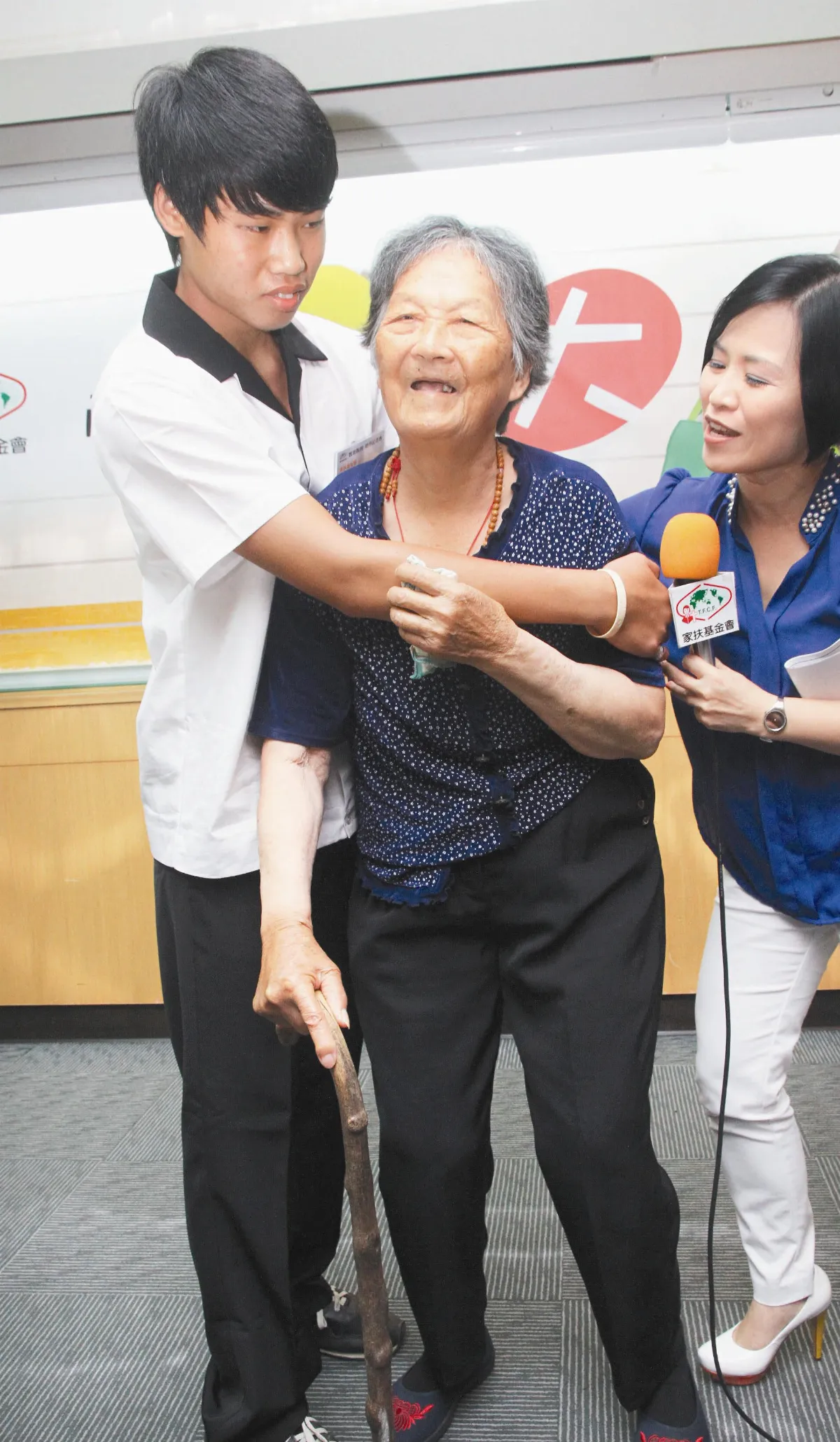 家扶急募助學人 拉弱勢生一把