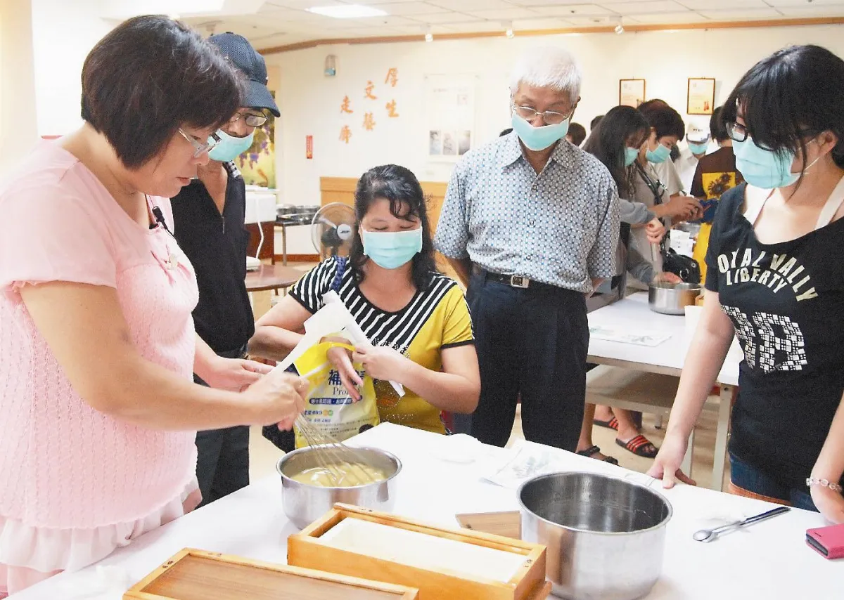 教做手工皂 彰醫溫暖癌友心