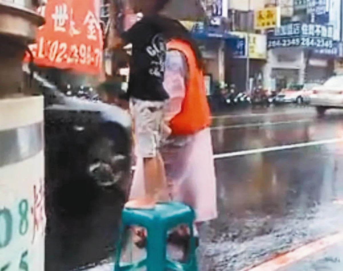 小二生颱風天賣地瓜 感動路人