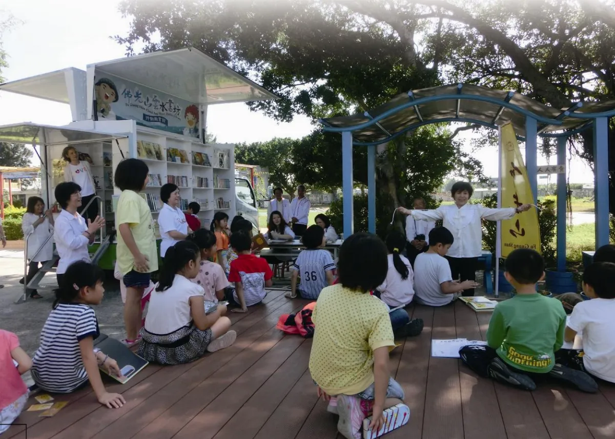 風簷展書讀 古道照顏色9/14佛館盛大開幕佛光山2013國際書展百大精選分齡樂讀