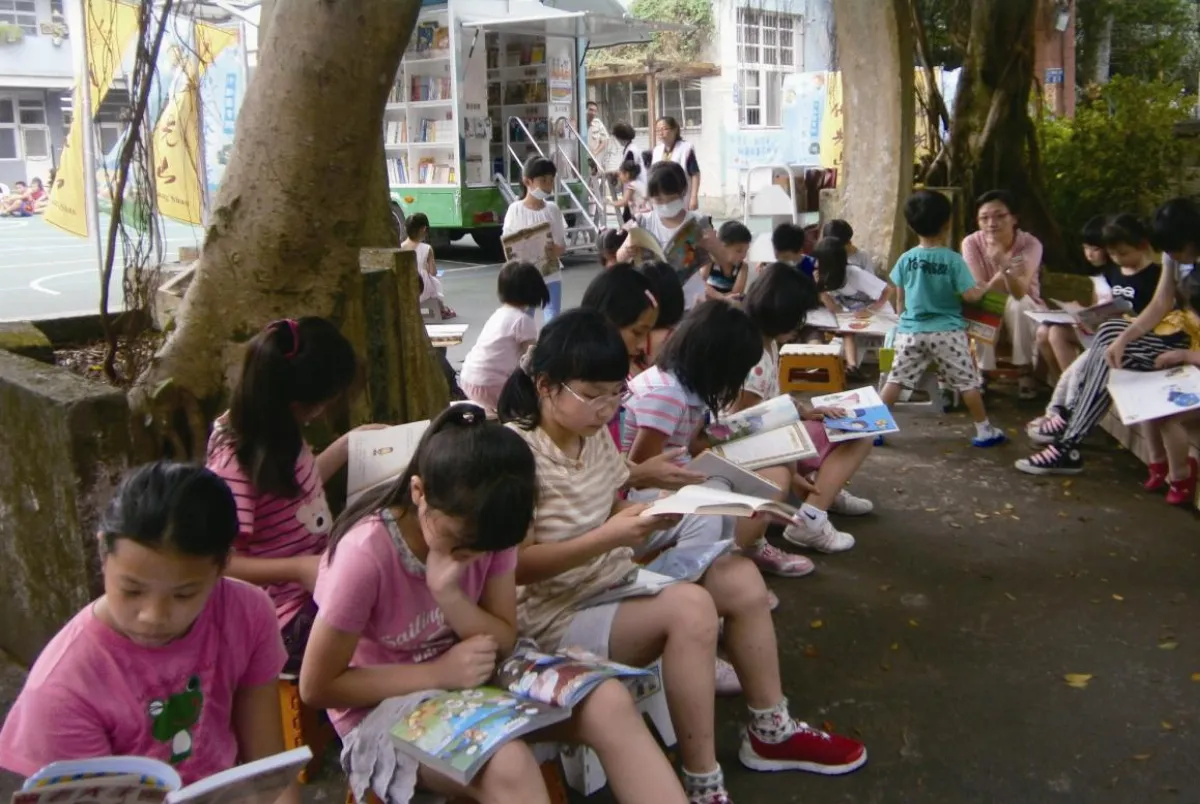 風簷展書讀 古道照顏色9/14佛館盛大開幕佛光山2013國際書展百大精選分齡樂讀