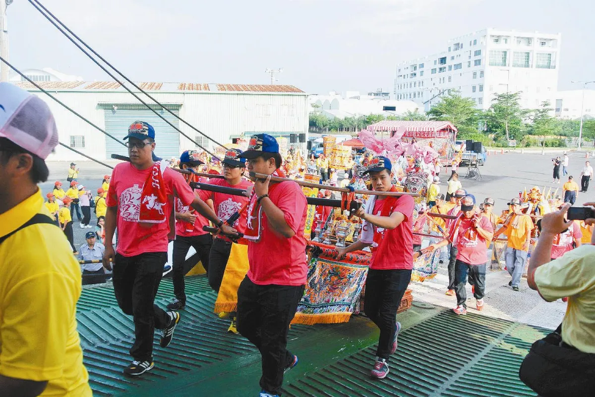 兩岸宗教首航台南輪渡廈門 廣澤尊王神轎大陣仗