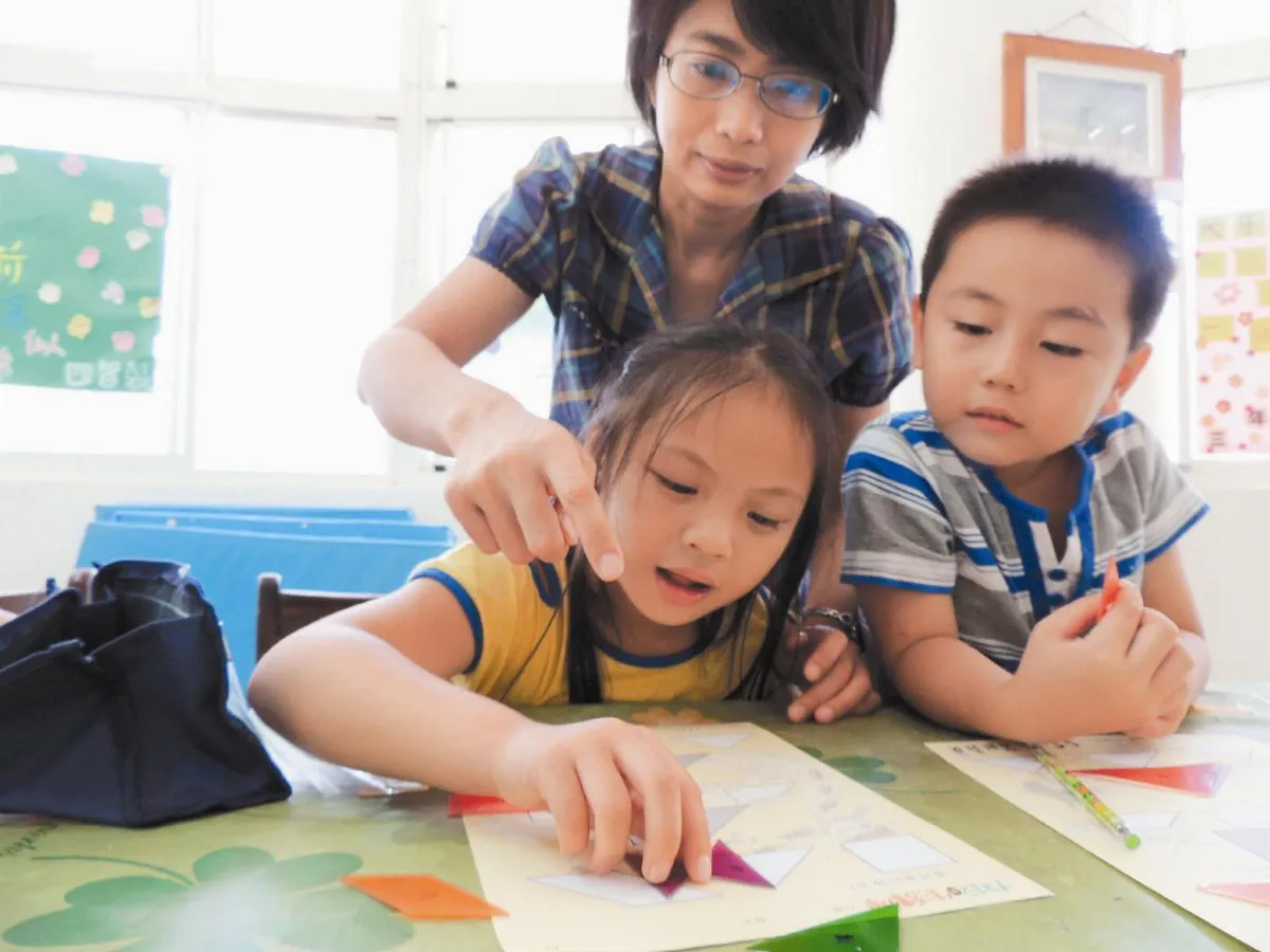 七巧板玩數學 東里學童不想下課