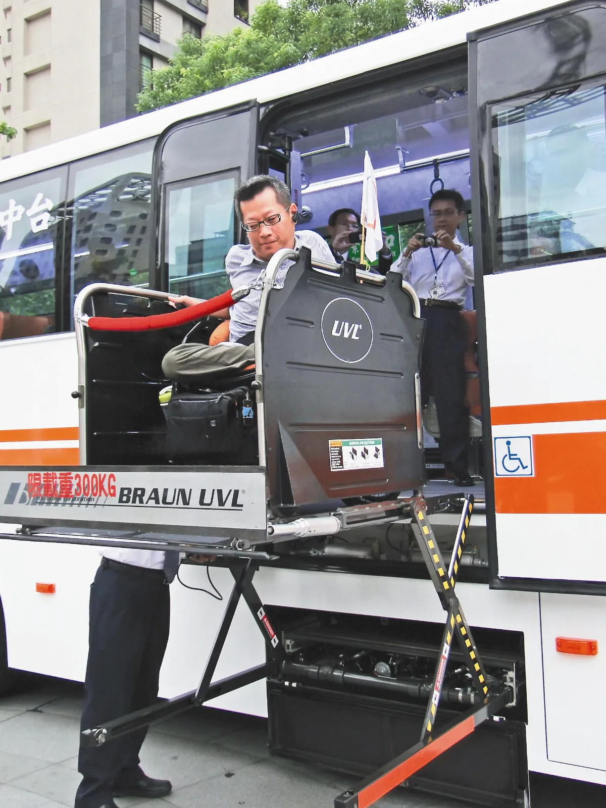 首批無障礙大客車 行駛台中