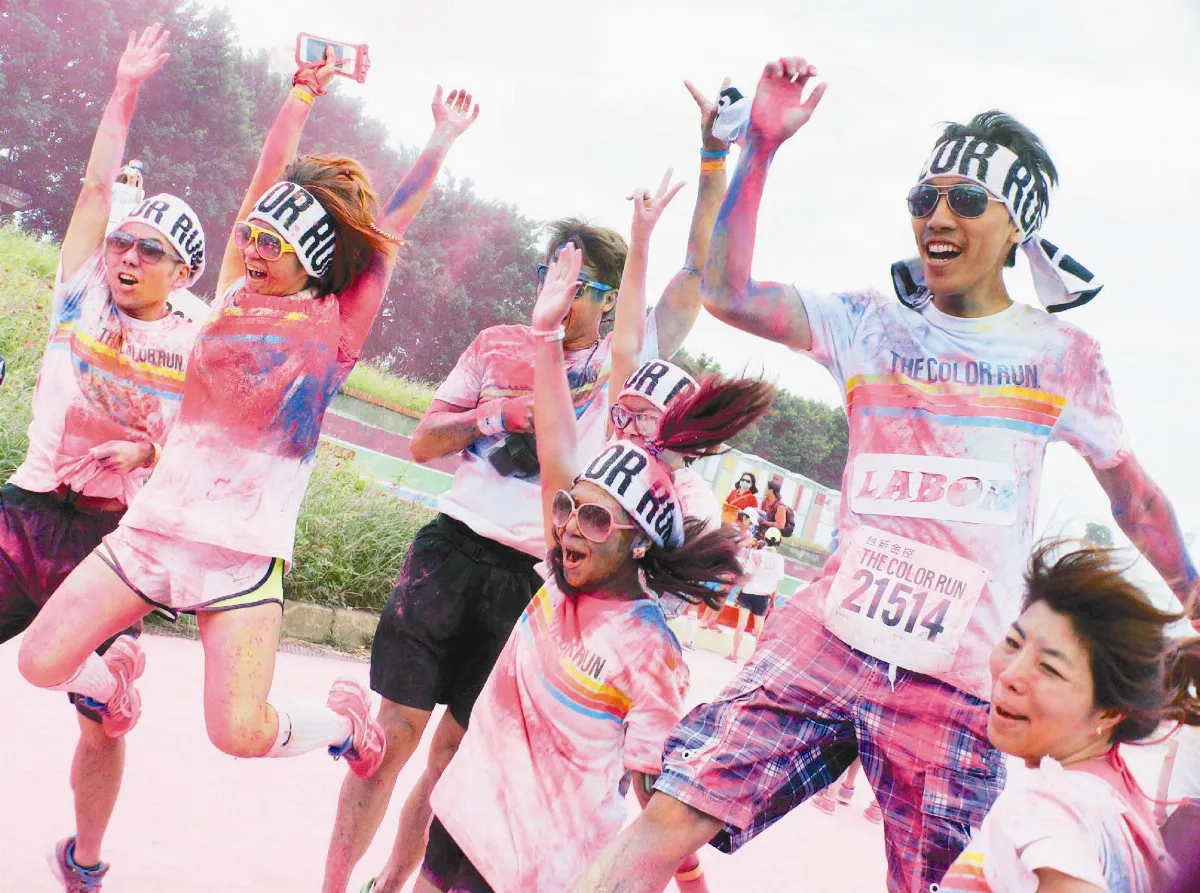 全台瘋路跑 彩粉、白粉大拚場