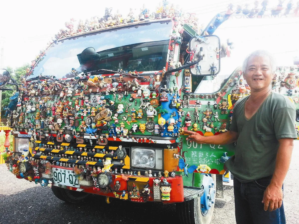 吊車貼滿公仔 圓夢