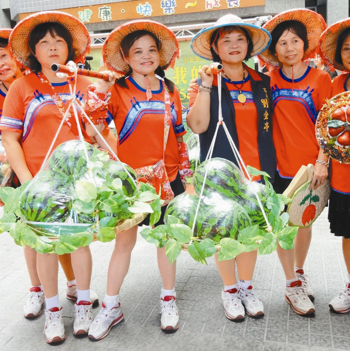 行銷特產 自編西瓜蓮霧陣
