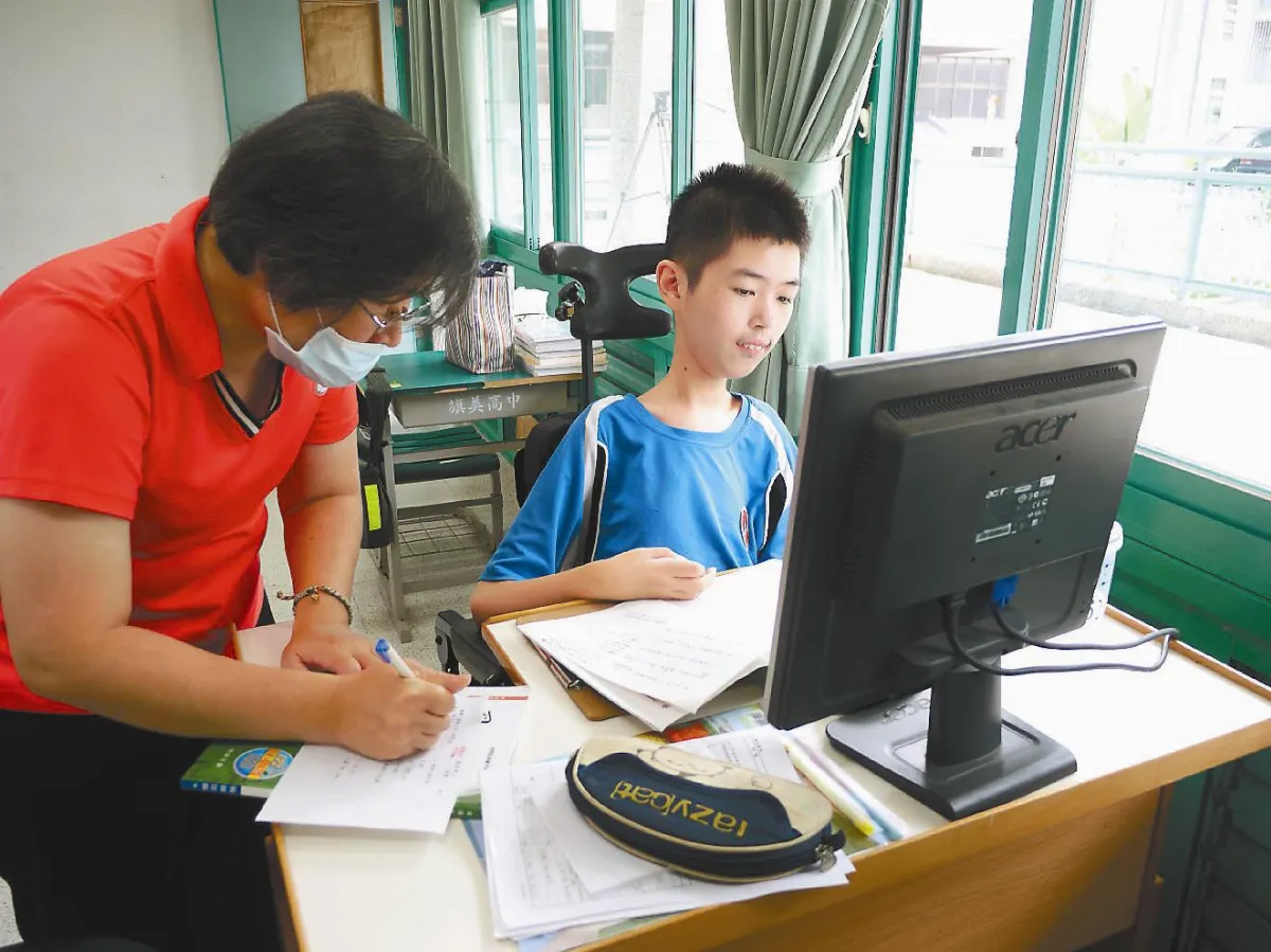 重度肌萎生好學 師長父母全力協助