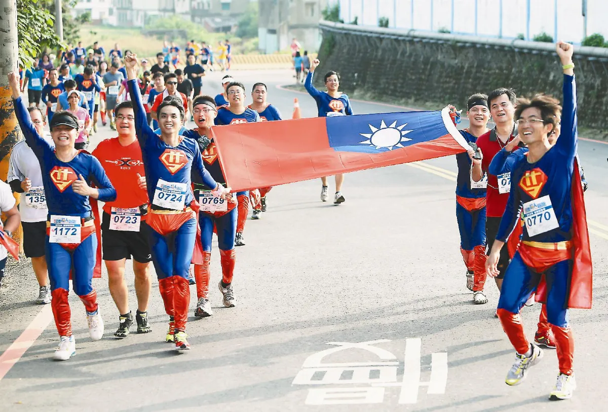 4千超人路跑 慶雙十