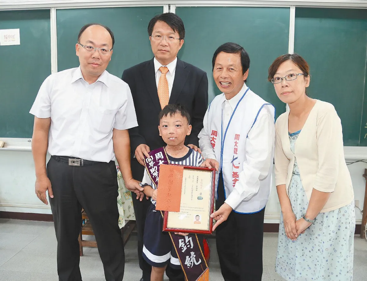 血癌童立志成癌醫 許鈞統獲周大觀獎