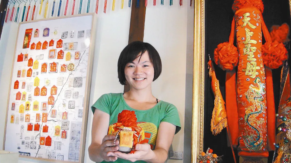 黃朱平徒步環島 記錄200廟宇之美