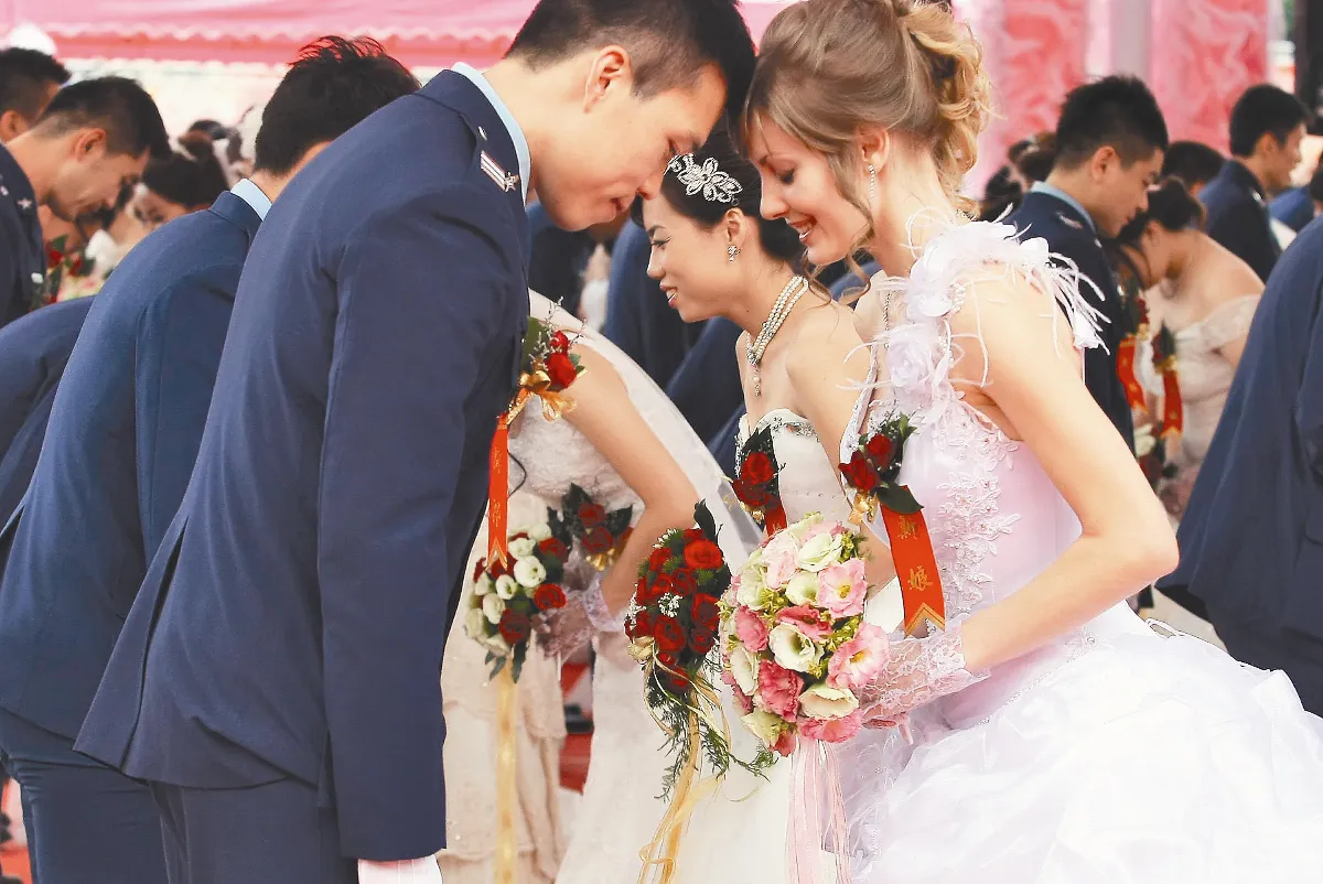 最大規模   376對國軍新人成婚