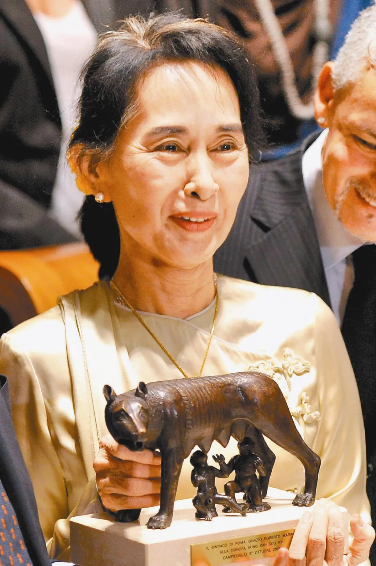 等19年翁山蘇姬 領取羅馬榮譽市民