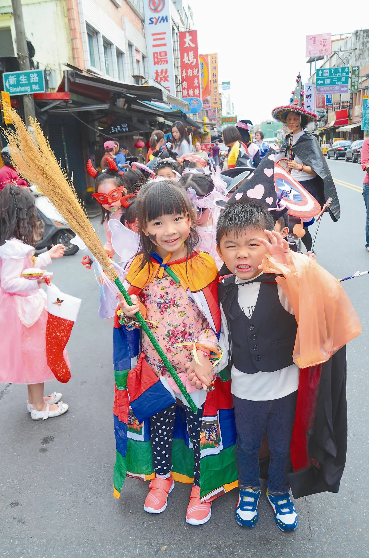 托兒所萬聖節遊街 不給糖就搗蛋