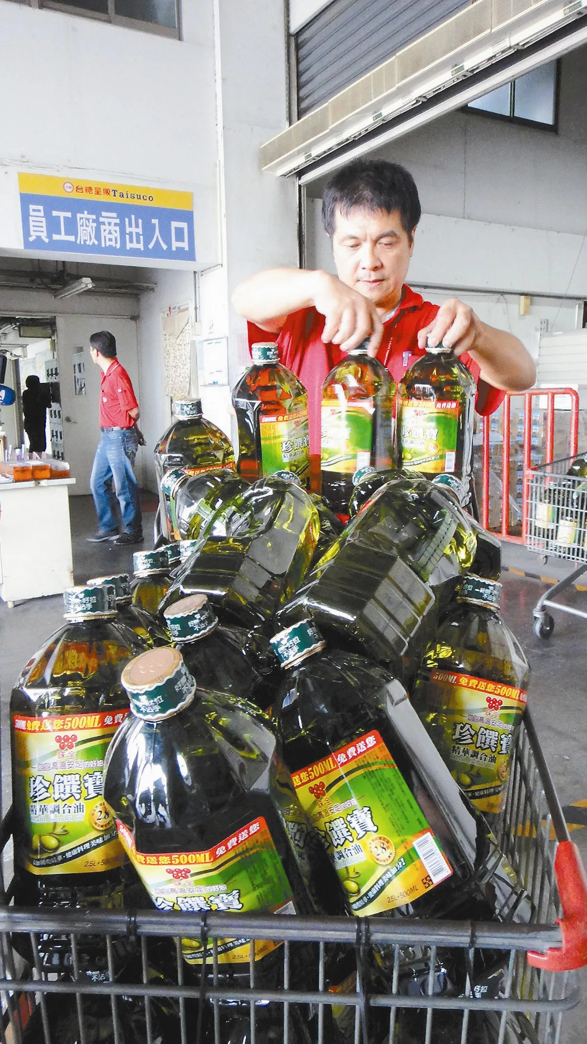 大統油賣頂新 21油品下架