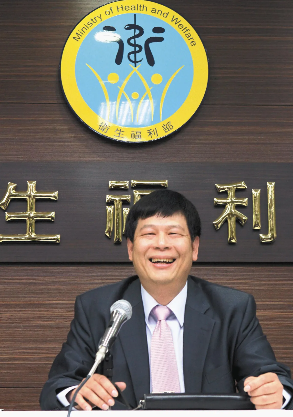 食藥署長葉明功上任 宣示打老虎