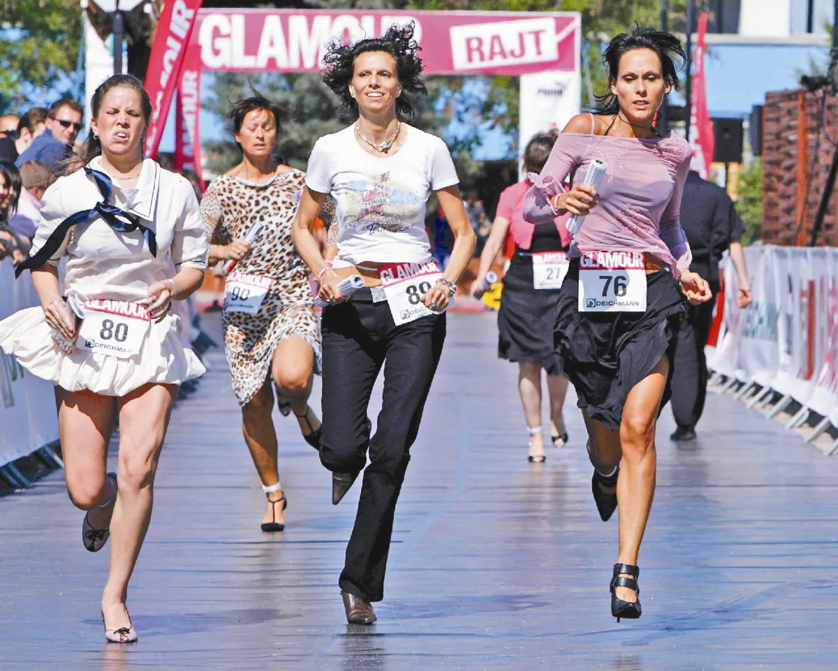 愛穿高跟鞋 當心膝關節炎