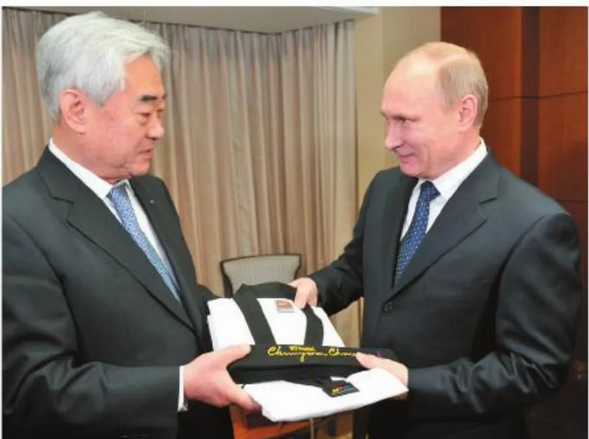 普亭獲頒跆拳道黑帶9段