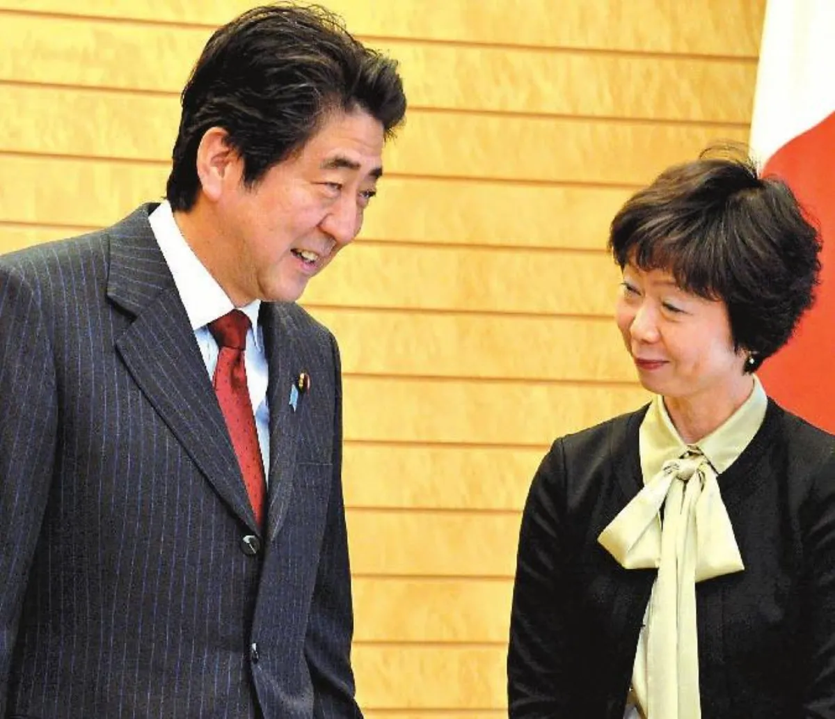 安倍任命首位女性首相秘書官