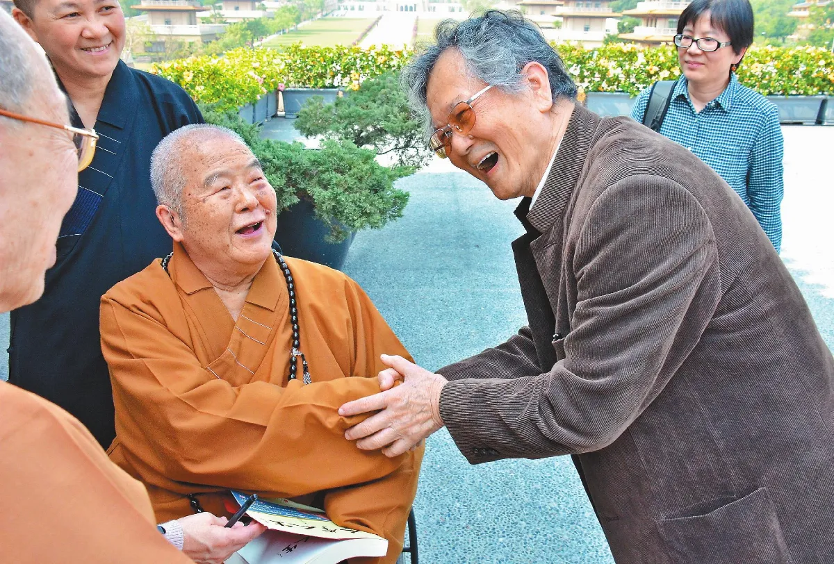 甫獲獎訪佛館生歡喜啟智慧