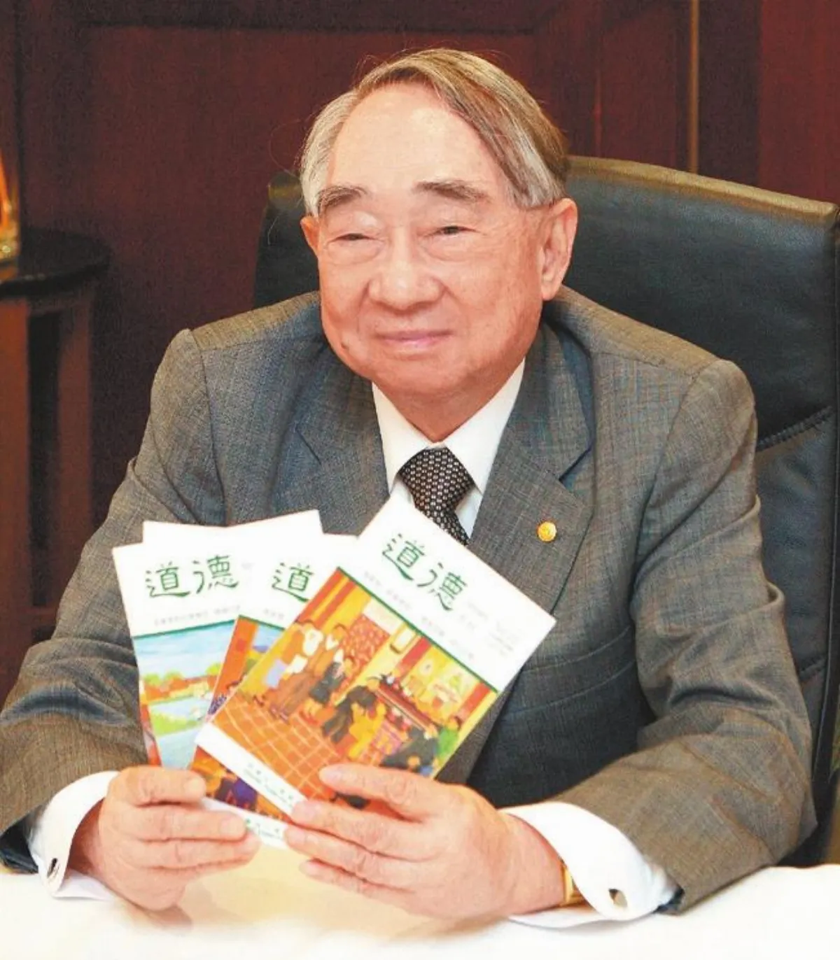 張榮發推品德道德月刊贈36萬本