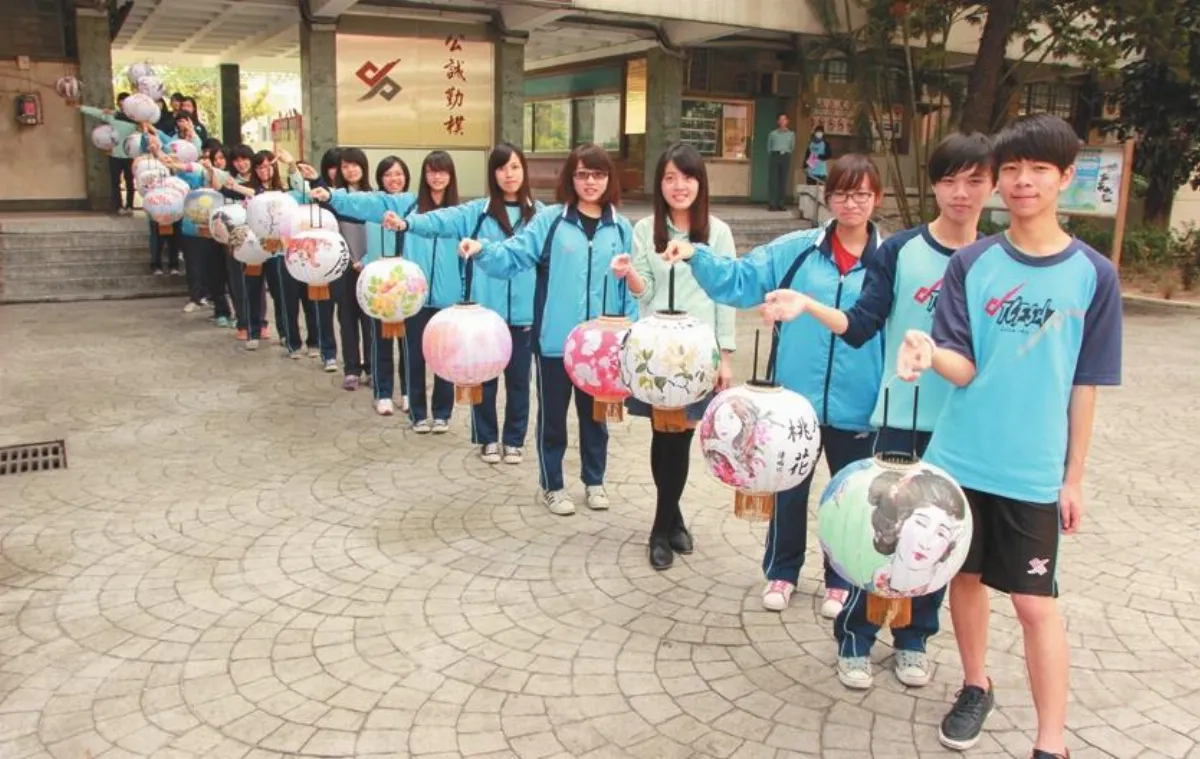 中一中美術班校園提燈快閃