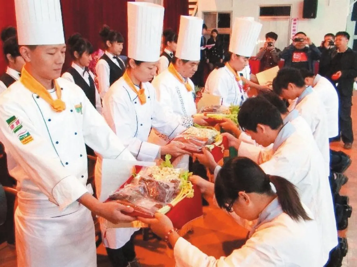 大成商工古禮拜師習廚藝