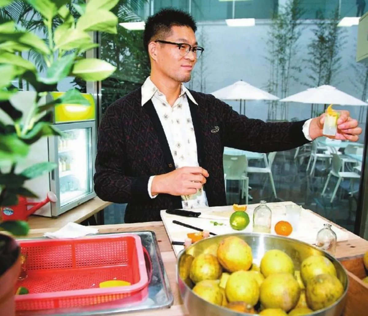 販賣「默契的相信」黃博志500棵檸檬樹獲台北美術獎首獎