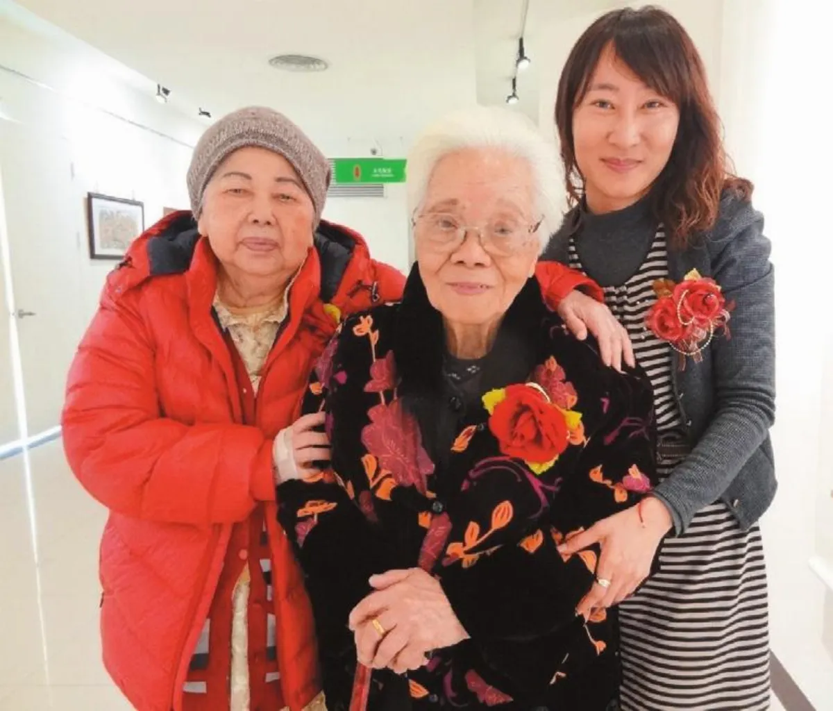 95歲學英文 88歲同學接送