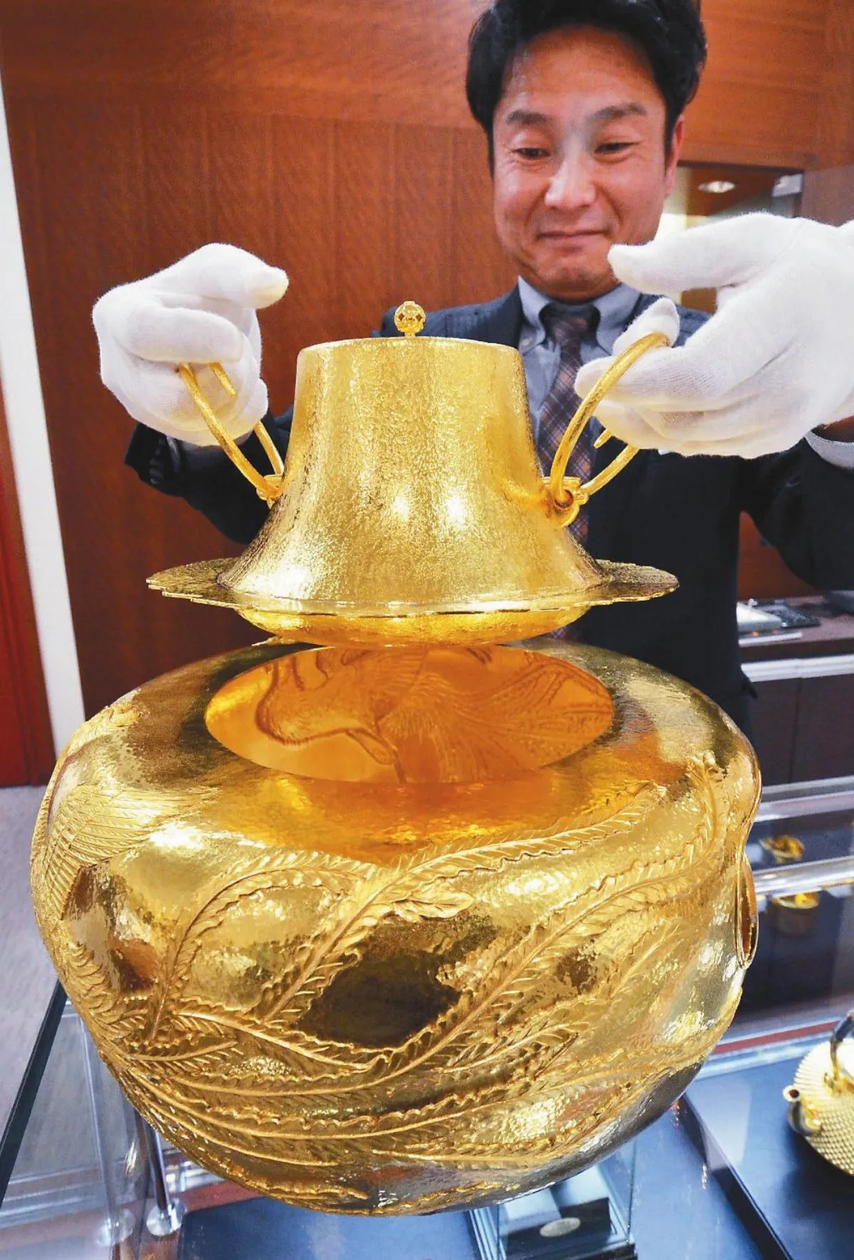 純金茶壺 2992萬元