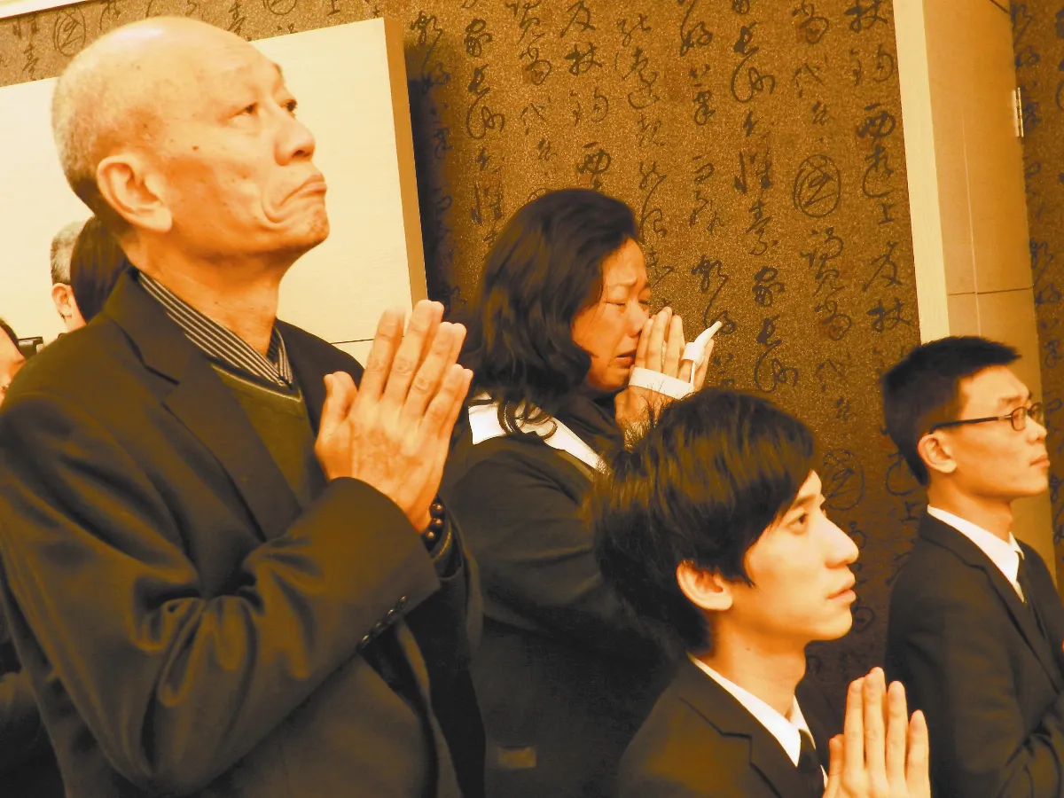 佛光會員助念　追思許立民 張安薇現身傷痛落淚
