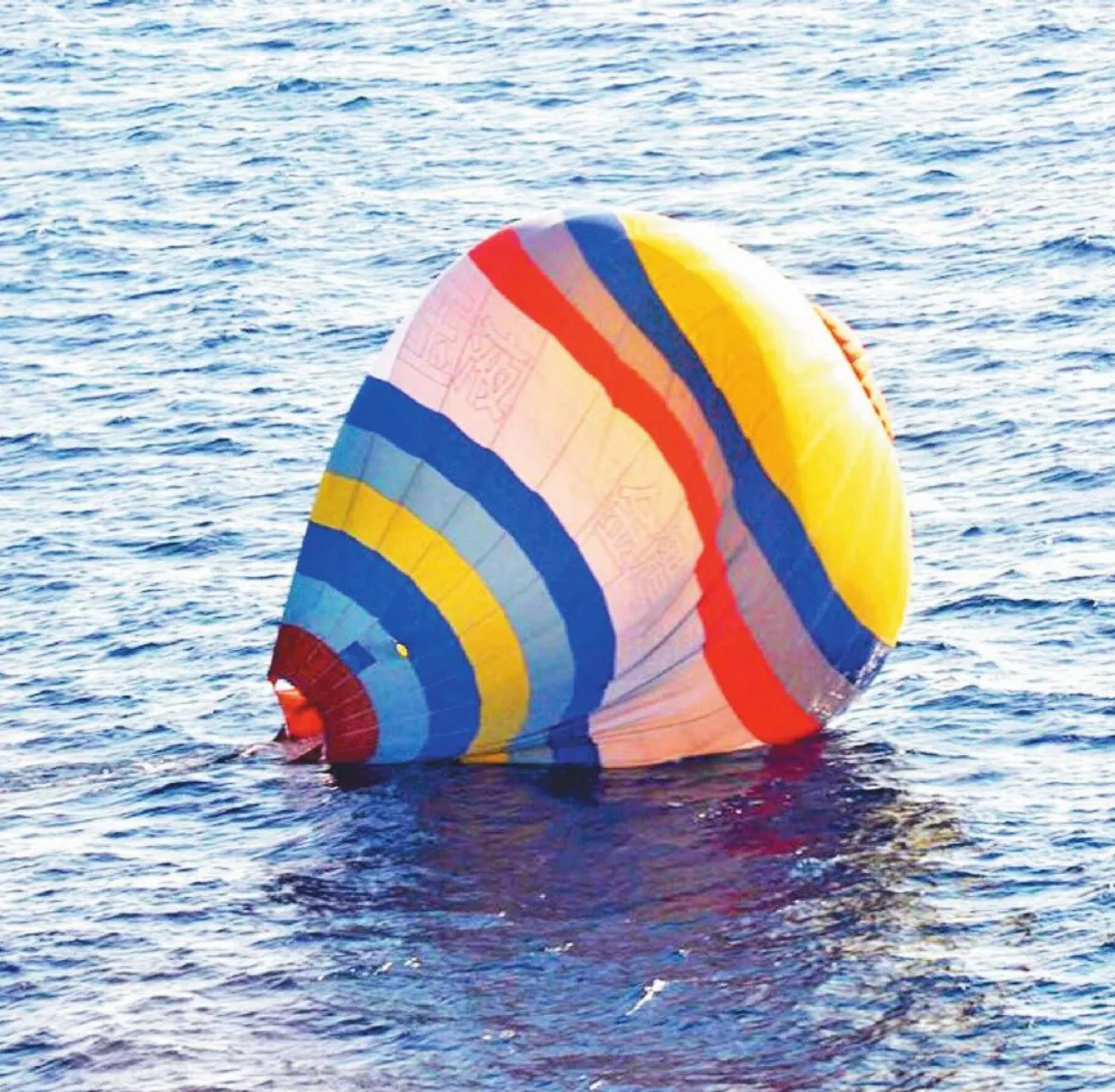 乘熱氣球登釣島 陸男落海