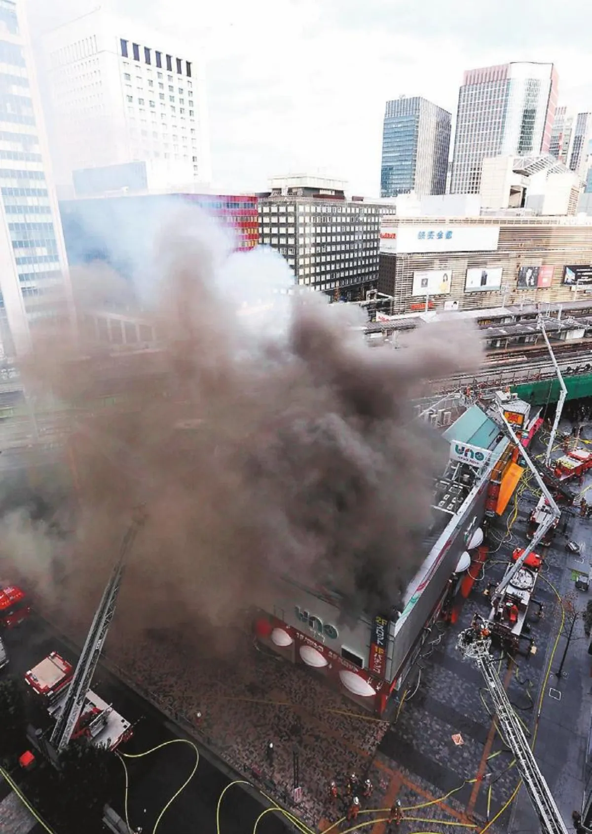 東京鬧區火災新幹線一度停駛