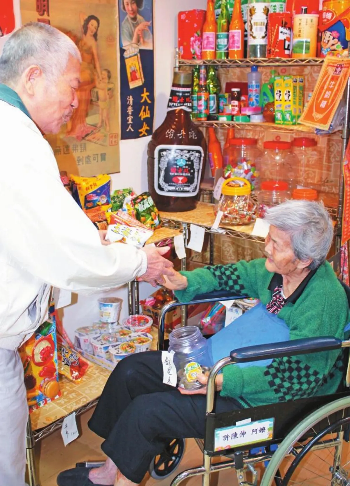 病房柑仔店86歲嬤當店長