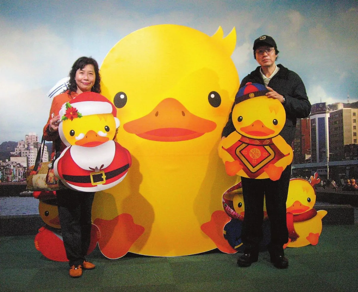 ◆生活快門 偕小鴨向大家拜年