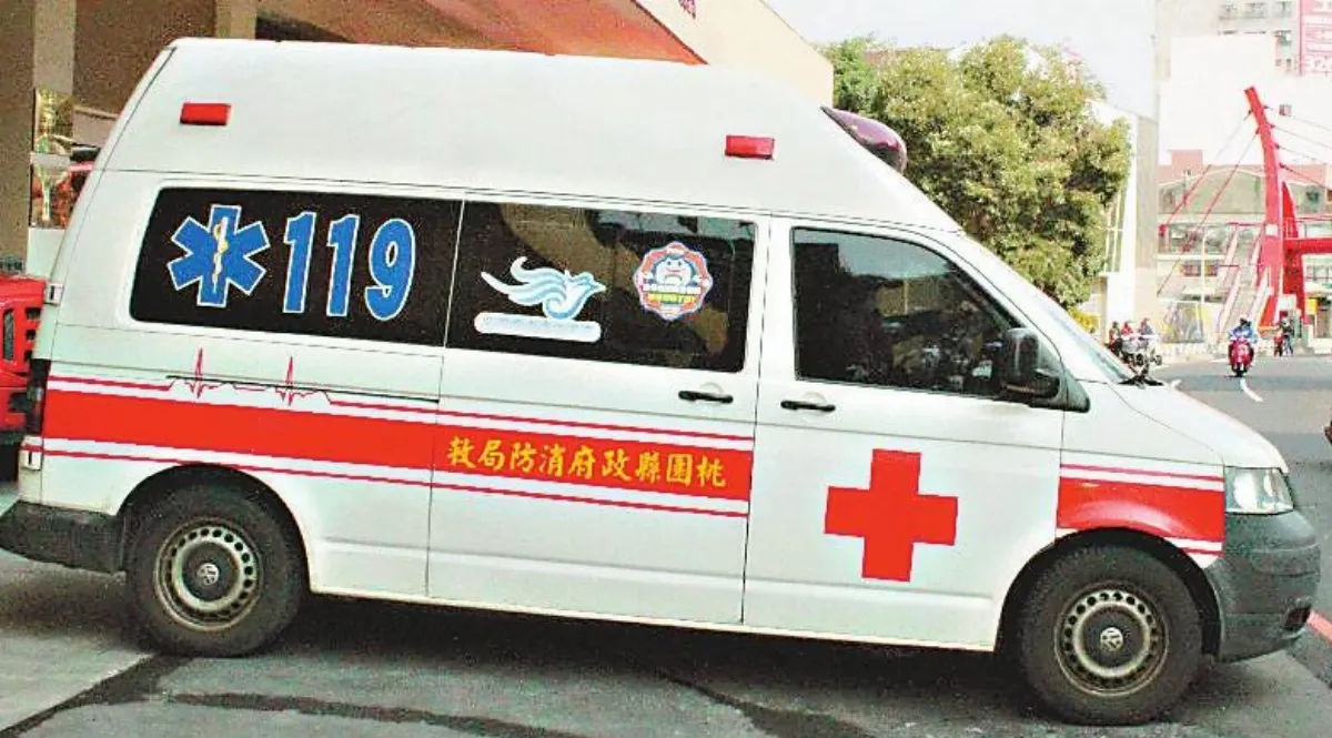 保護隱私救護車黑窗上路