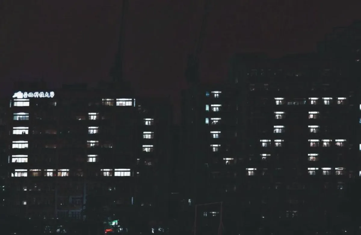 燈牆排愛男大生送父生日禮