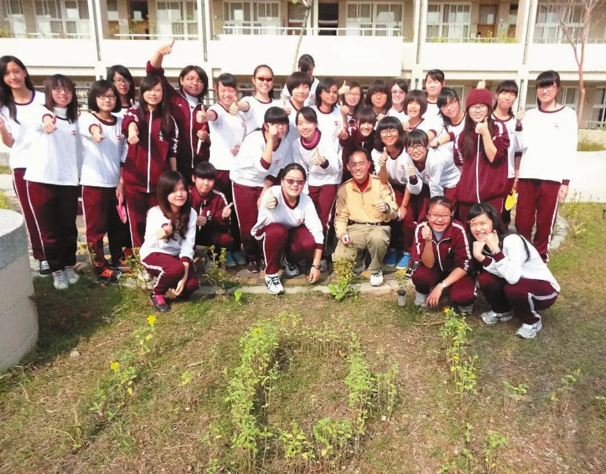 嘉女1年1班打造空中101