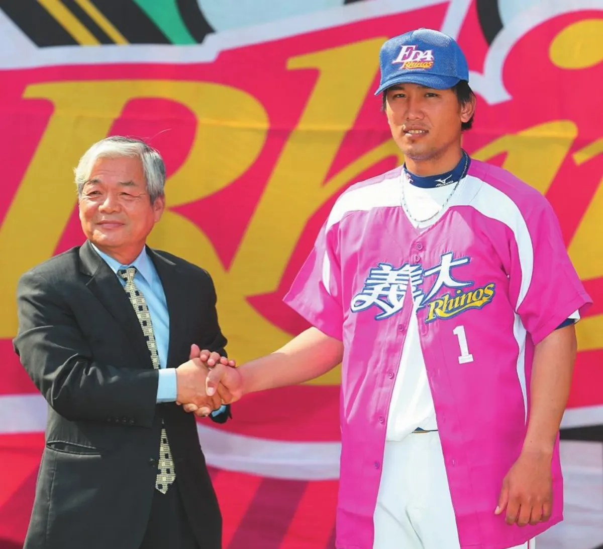 披犀牛戰袍 展開職棒生涯 黃勝雄謝阿嬤 紅包如磚頭大