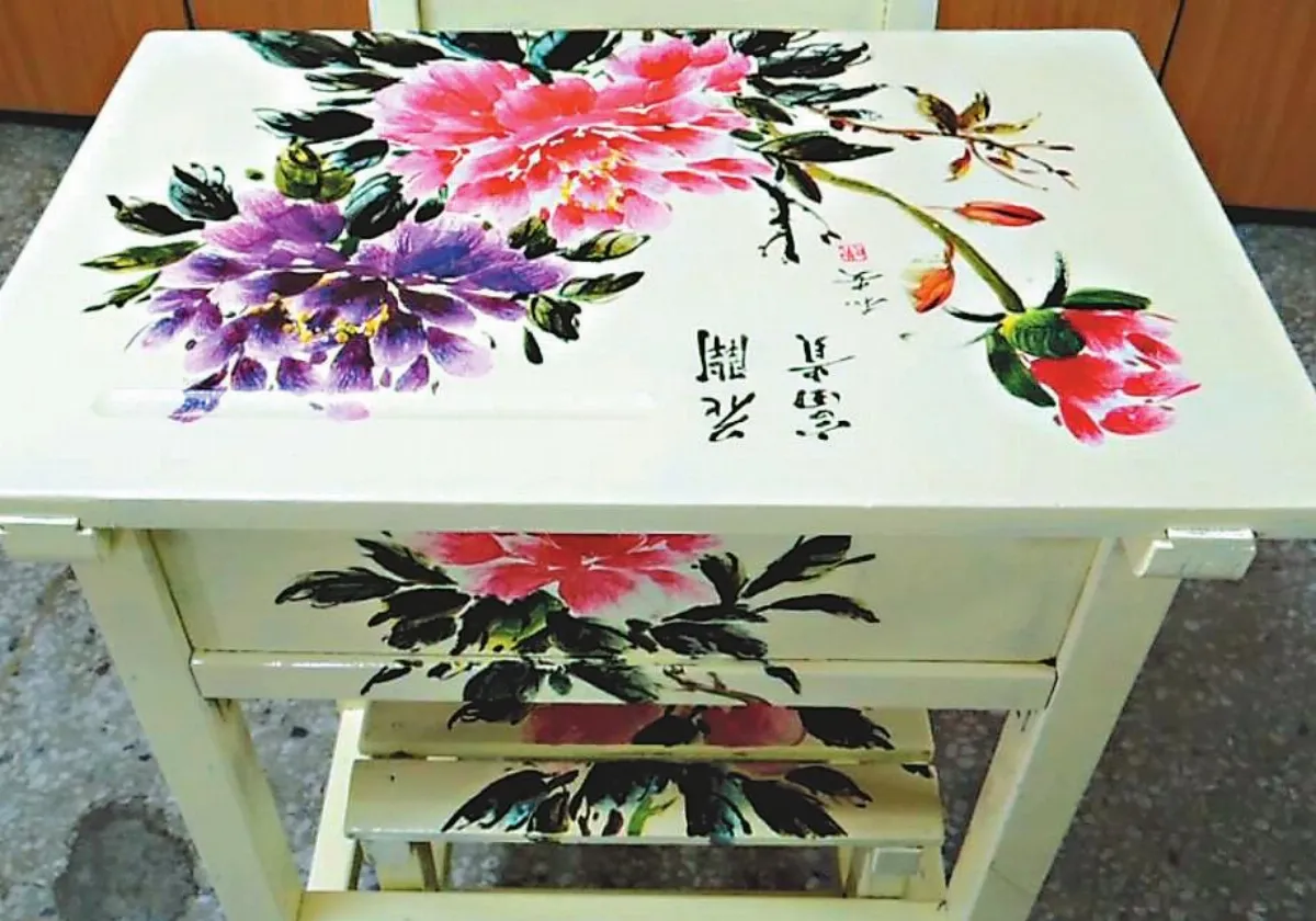 【社區部落格】 老舊桌椅 化身藝術品