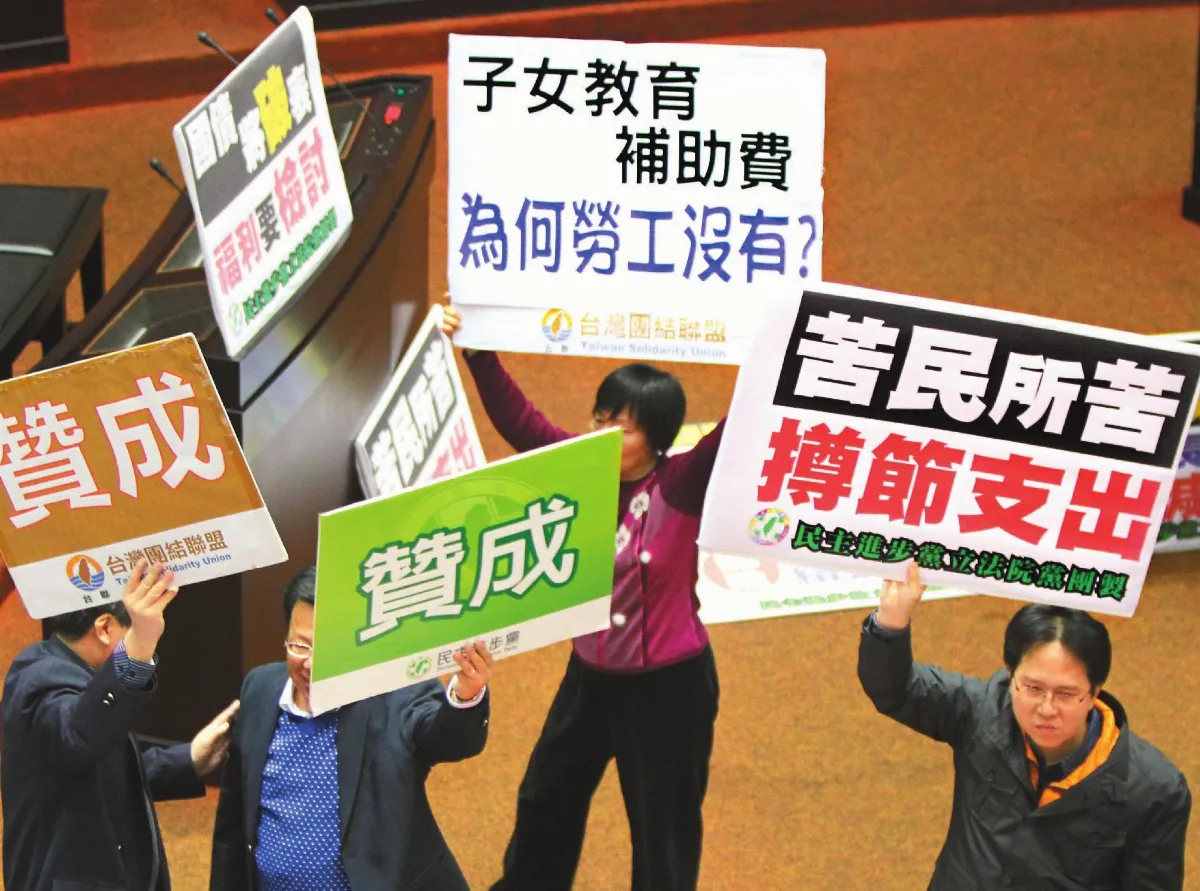 黃世銘年終獎金 全砍光