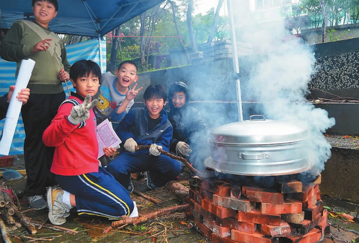 小農夫豐收炊煮佳餚贈長者