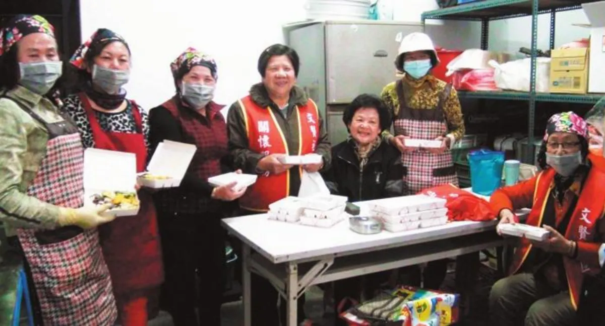 為老人送餐 熱情感動鄰里